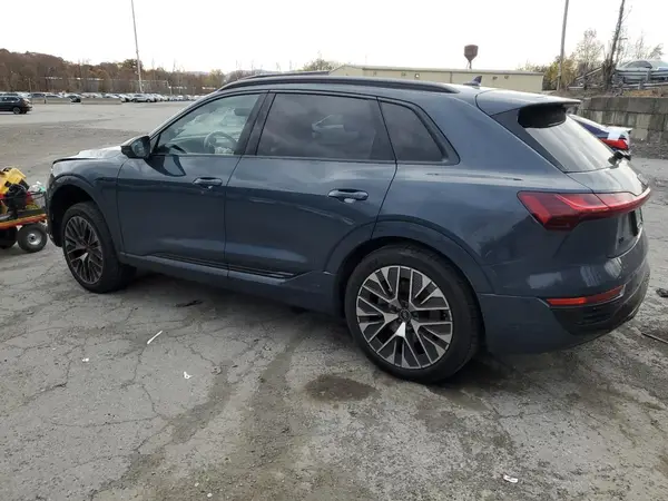 WA15AAGE0RB034820 2024 AUDI Q8 - Image 2