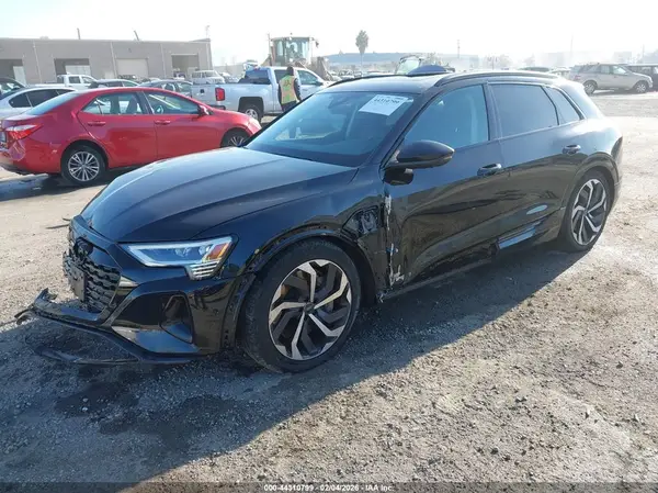 WA15AAGE0RB060401 2024 AUDI Q8 - Image 2