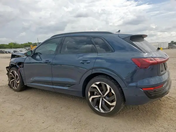 WA15AAGE0RB063007 2024 AUDI Q8 - Image 2