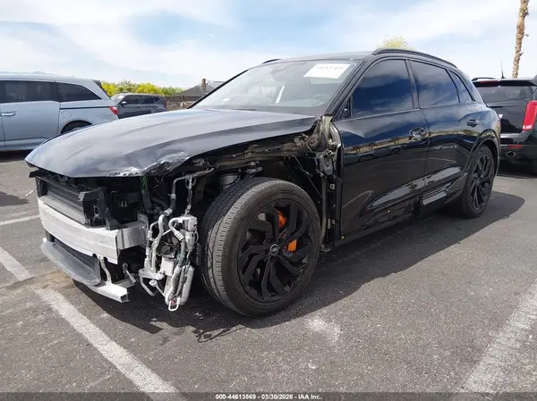 WA15AAGE1RB011868 2024 AUDI Q8 - Image 2