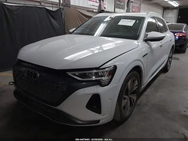 WA15AAGE1RB019565 2024 AUDI Q8 - Image 2