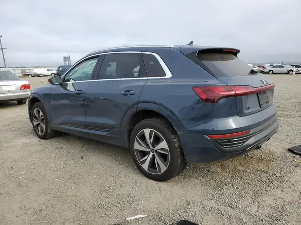 WA15AAGE1RB020361 2024 AUDI Q8 - Image 2