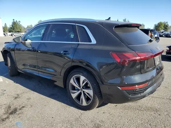 WA15AAGE1RB033711 2024 AUDI Q8 - Image 2