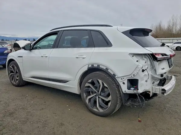 WA15AAGE1RB037354 2024 AUDI Q8 - Image 2
