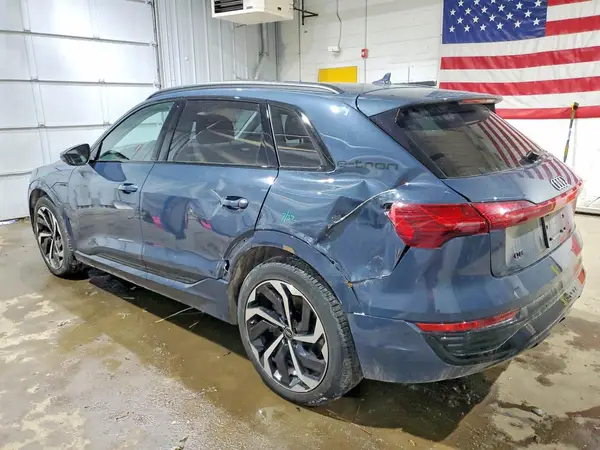 WA15AAGE1RB037810 2024 AUDI Q8 - Image 2