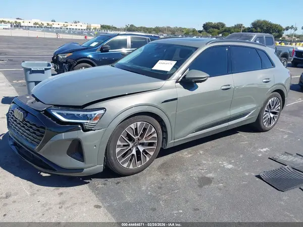 WA15AAGE1RB051562 2024 AUDI Q8 - Image 2