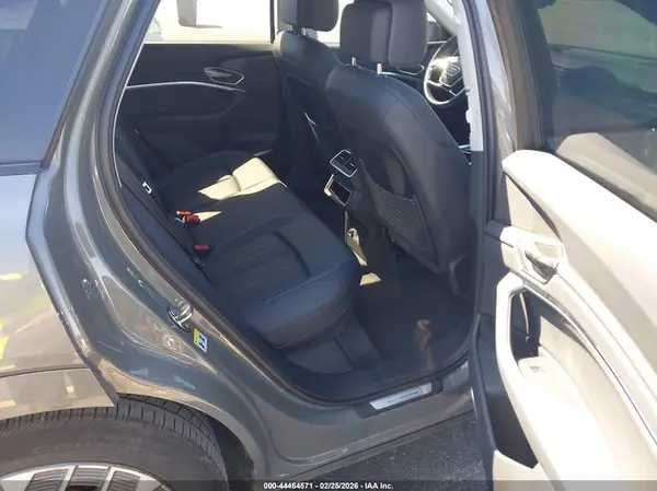 WA15AAGE1RB051562 2024 AUDI Q8 - Image 8