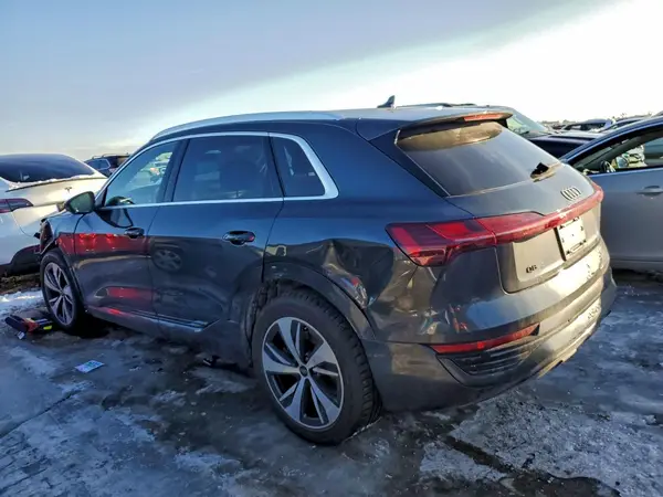 WA15AAGE1RB060892 2024 AUDI Q8 - Image 2