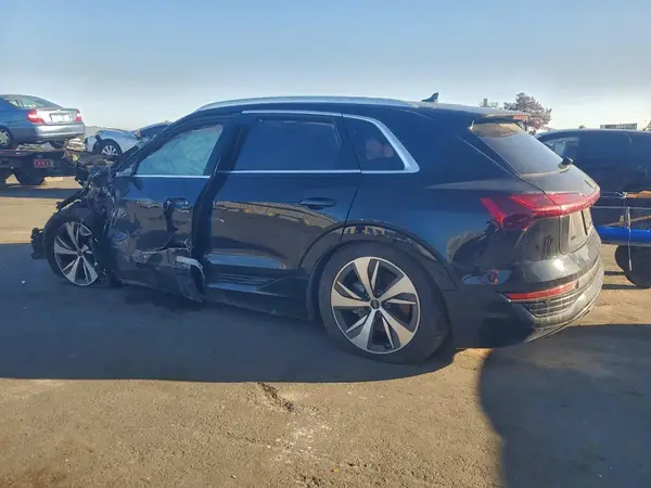 WA15AAGE2RB007554 2024 AUDI Q8 - Image 2