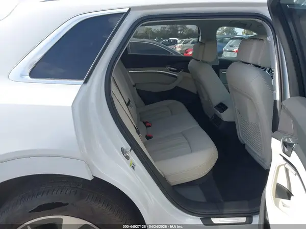 WA15AAGE2RB008817 2024 AUDI Q8 - Image 8