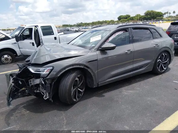 WA15AAGE2RB010891 2024 AUDI Q8 - Image 2