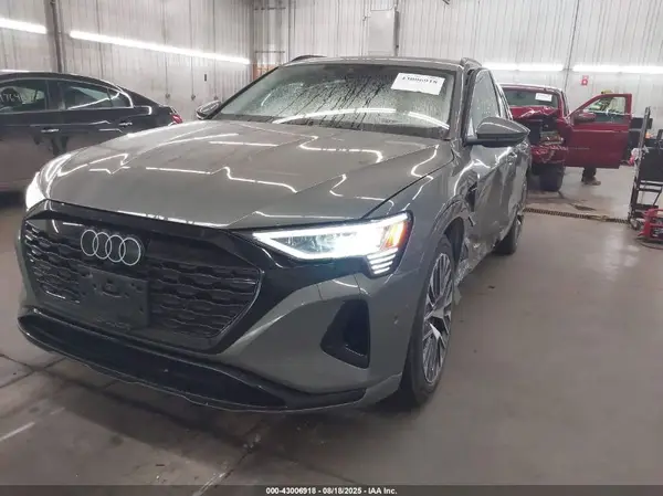 WA15AAGE2RB022264 2024 AUDI Q8 - Image 2