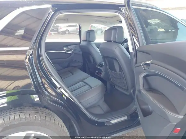 WA15AAGE2RB033698 2024 AUDI Q8 - Image 8