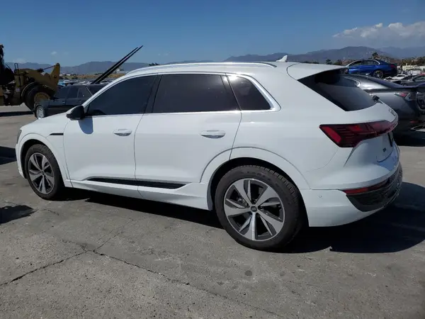 WA15AAGE2RB034558 2024 AUDI Q8 - Image 2