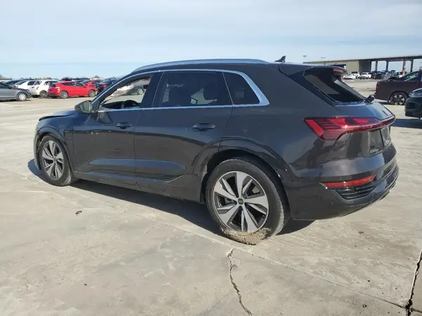 WA15AAGE2RB042305 2024 AUDI Q8 - Image 2