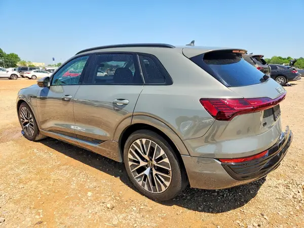 WA15AAGE2RB050596 2024 AUDI Q8 - Image 2