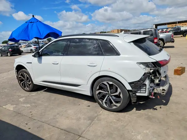 WA15AAGE2RB056043 2024 AUDI Q8 - Image 2