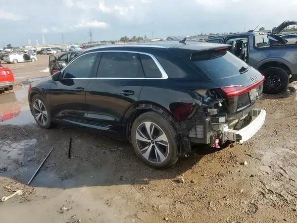 WA15AAGE3RB009099 2024 AUDI Q8 - Image 2