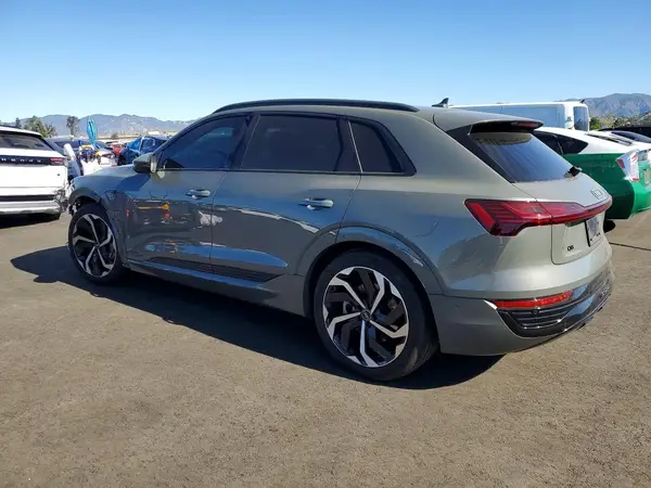 WA15AAGE3RB010978 2024 AUDI Q8 - Image 2