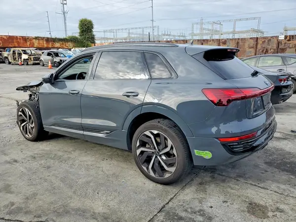 WA15AAGE3RB011421 2024 AUDI Q8 - Image 2