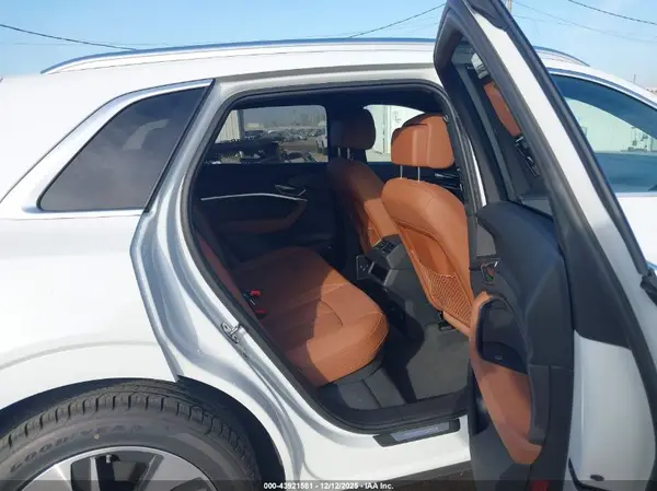 WA15AAGE3RB033550 2024 AUDI Q8 - Image 8