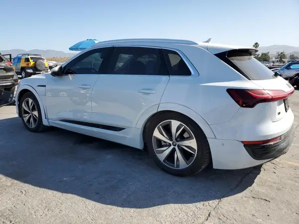 WA15AAGE3RB033709 2024 AUDI Q8 - Image 2