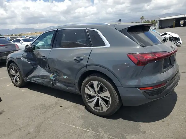 WA15AAGE3RB040594 2024 AUDI Q8 - Image 2