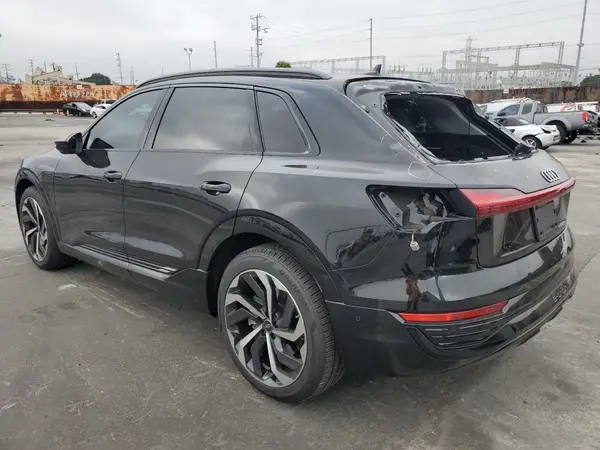 WA15AAGE3RB054222 2024 AUDI Q8 - Image 2