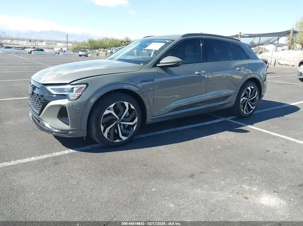 WA15AAGE3RB056665 2024 AUDI Q8 - Image 2