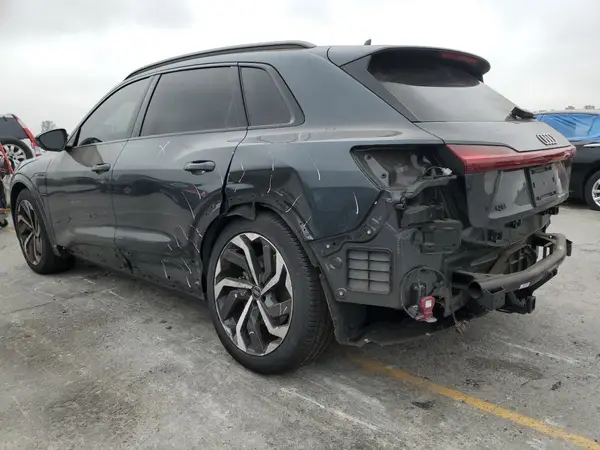 WA15AAGE3RB060764 2024 AUDI Q8 - Image 2