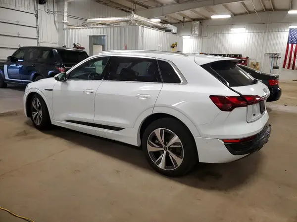 WA15AAGE4RB028759 2024 AUDI Q8 - Image 2
