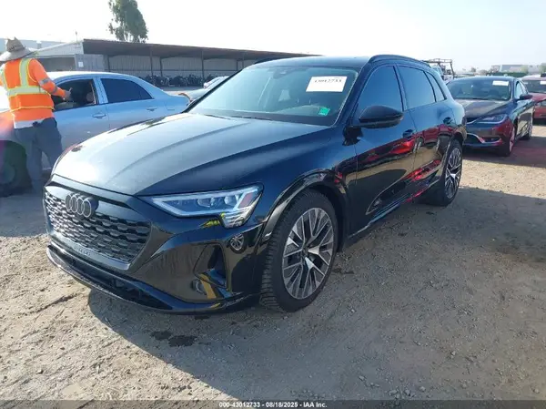 WA15AAGE4RB044864 2024 AUDI Q8 - Image 2