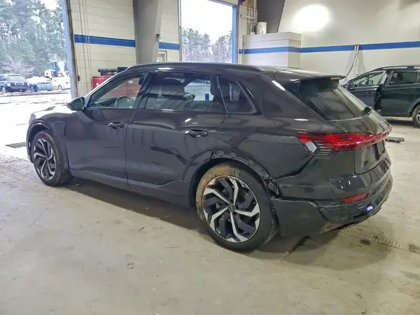 WA15AAGE4RB061373 2024 AUDI Q8 - Image 2