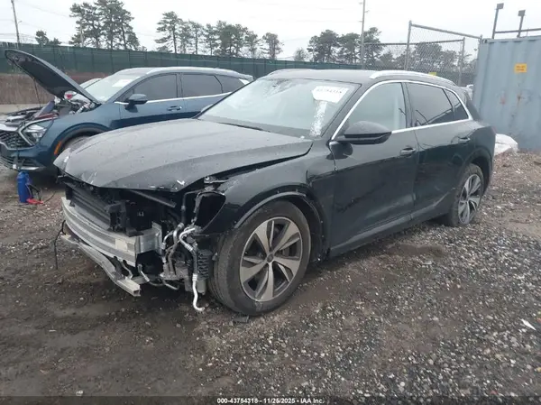 WA15AAGE5RB022517 2024 AUDI Q8 - Image 2