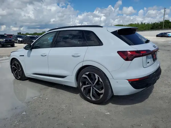 WA15AAGE5RB030150 2024 AUDI Q8 - Image 2