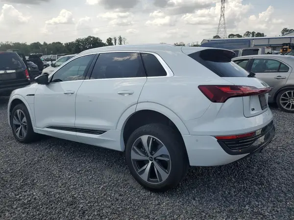 WA15AAGE5RB032111 2024 AUDI Q8 - Image 2