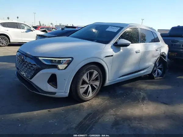 WA15AAGE5RB035199 2024 AUDI Q8 - Image 2