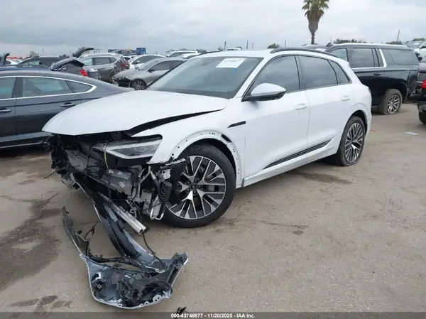 WA15AAGE5RB049393 2024 AUDI Q8 - Image 2
