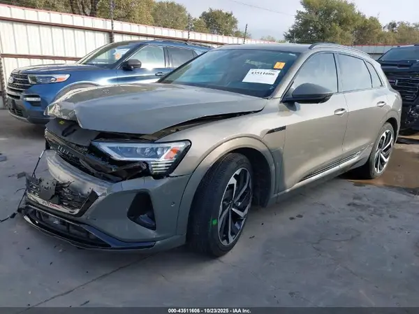 WA15AAGE5RB054044 2024 AUDI Q8 - Image 2