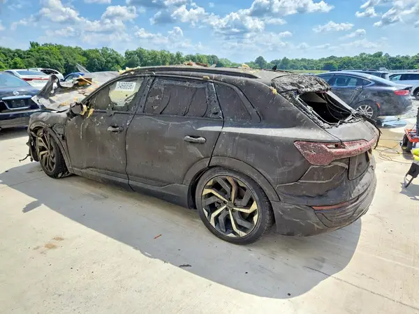 WA15AAGE5RB065478 2024 AUDI Q8 - Image 2
