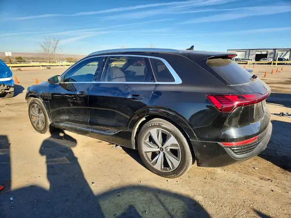WA15AAGE6RB004317 2024 AUDI Q8 - Image 2