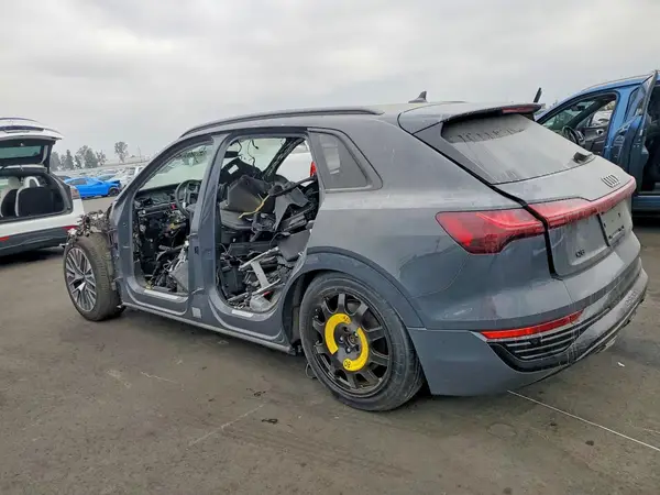 WA15AAGE6RB054084 2024 AUDI Q8 - Image 2