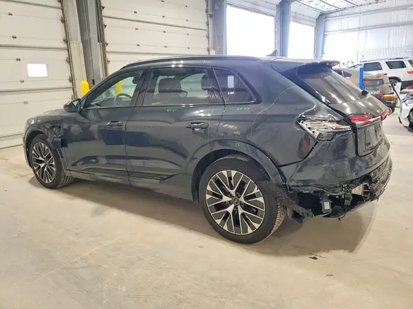 WA15AAGE6RB065487 2024 AUDI Q8 - Image 2