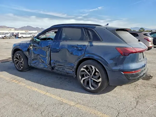 WA15AAGE7RB030800 2024 AUDI Q8 - Image 2