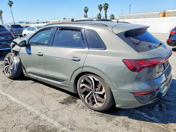 WA15AAGE7RB049427 2024 AUDI Q8 - Image 2