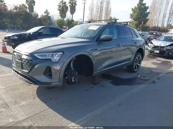 WA15AAGE7RB049542 2024 AUDI Q8 - Image 2