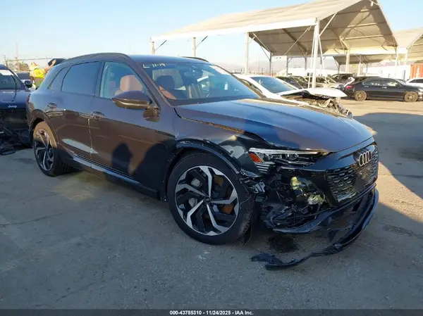 WA15AAGE7RB055275 2024 AUDI Q8 - Image 1