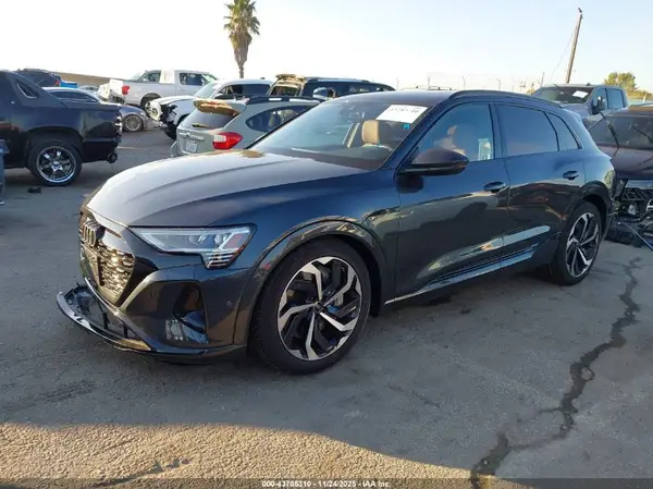 WA15AAGE7RB055275 2024 AUDI Q8 - Image 2