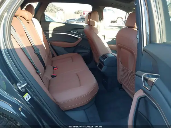WA15AAGE7RB055275 2024 AUDI Q8 - Image 8