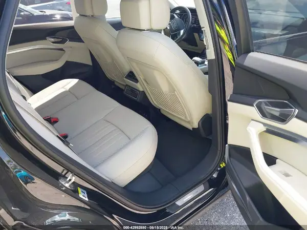 WA15AAGE7RB064042 2024 AUDI Q8 - Image 8
